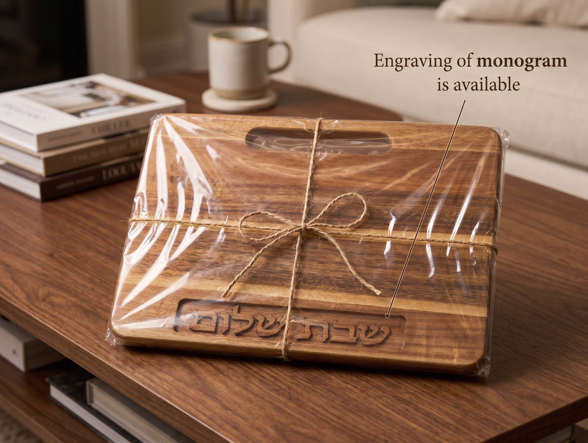 Elegant Wooden Challah Board with Handle – Carved ‘Shabbat Shalom’ Hebrew Design